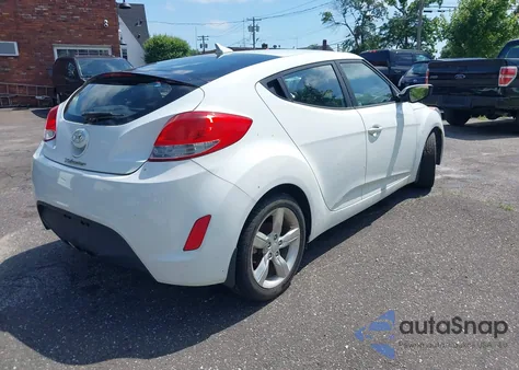 2013 Hyundai Veloster Base W/Black z USA, uszkodzony, nr VIN KMHTC6AD4DU173426